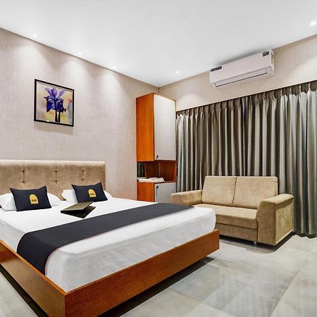 Townhouse Oak Hotel Vaibhav Σουράτ Εξωτερικό φωτογραφία