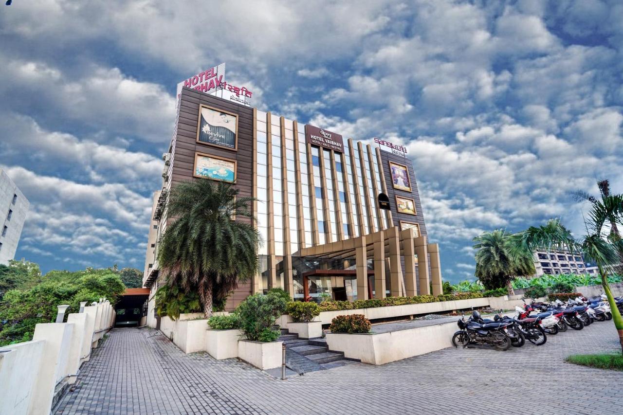 Townhouse Oak Hotel Vaibhav Σουράτ Εξωτερικό φωτογραφία