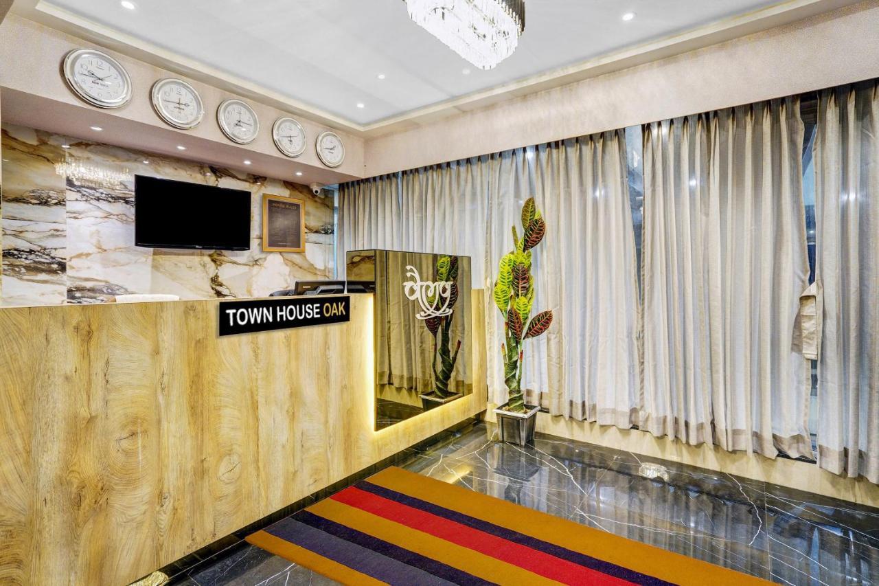 Townhouse Oak Hotel Vaibhav Σουράτ Εξωτερικό φωτογραφία