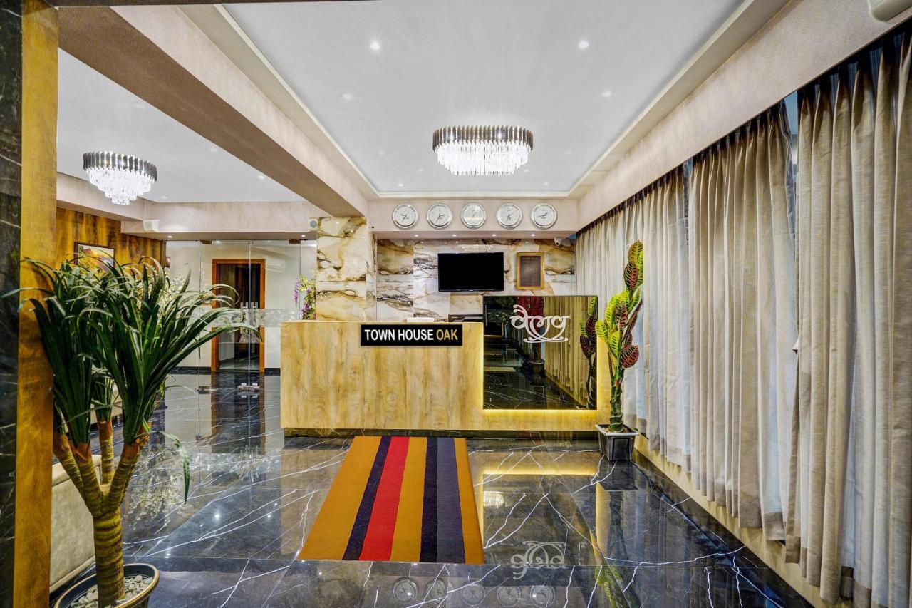 Townhouse Oak Hotel Vaibhav Σουράτ Εξωτερικό φωτογραφία