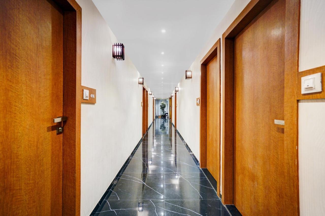 Townhouse Oak Hotel Vaibhav Σουράτ Εξωτερικό φωτογραφία