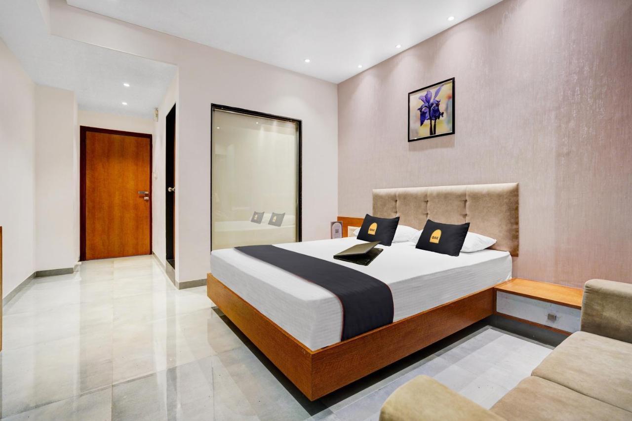 Townhouse Oak Hotel Vaibhav Σουράτ Εξωτερικό φωτογραφία