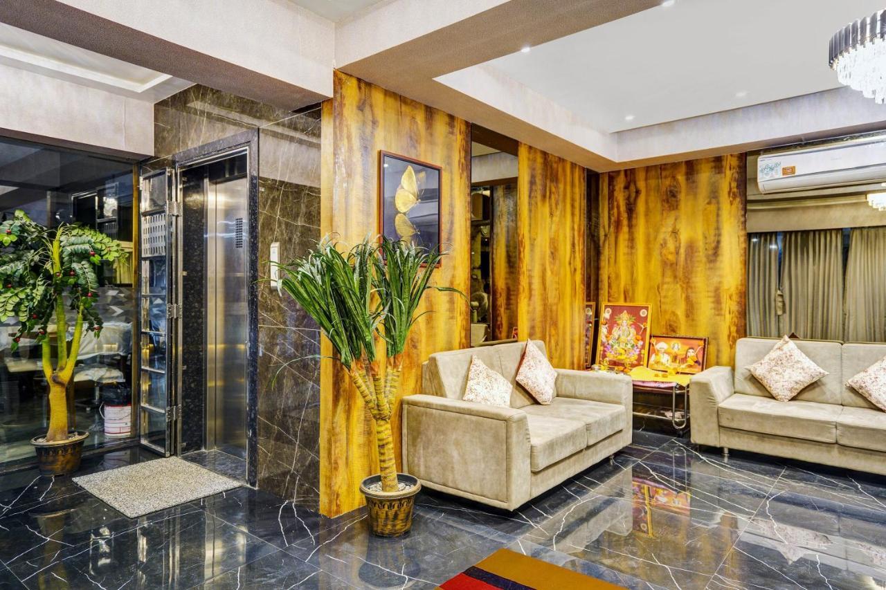 Townhouse Oak Hotel Vaibhav Σουράτ Εξωτερικό φωτογραφία