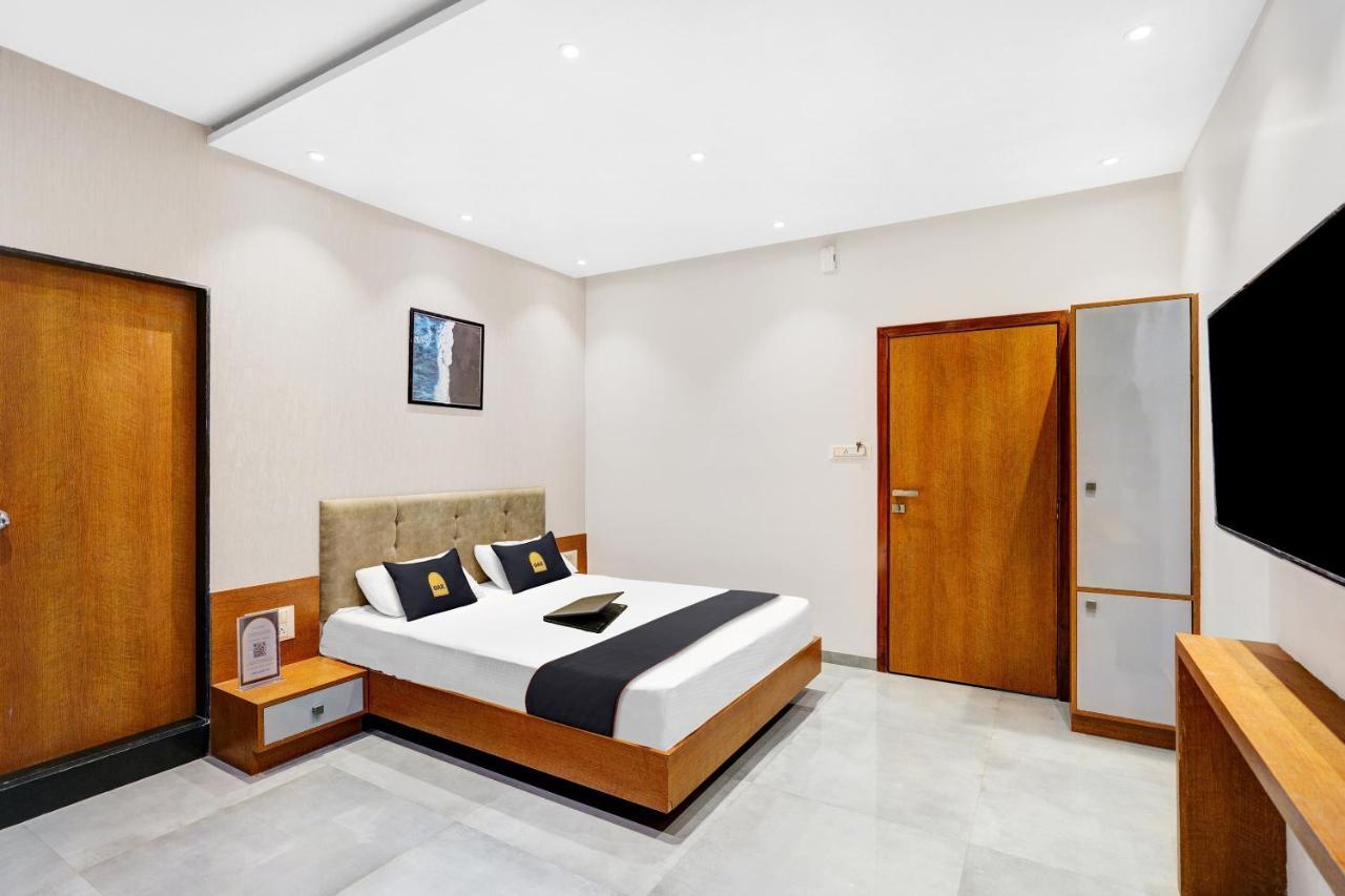 Townhouse Oak Hotel Vaibhav Σουράτ Εξωτερικό φωτογραφία