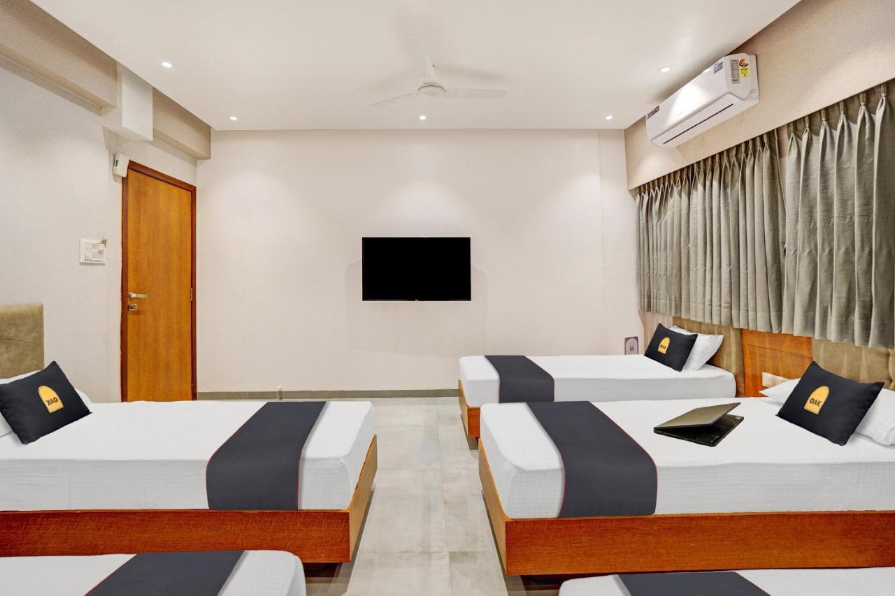 Townhouse Oak Hotel Vaibhav Σουράτ Εξωτερικό φωτογραφία
