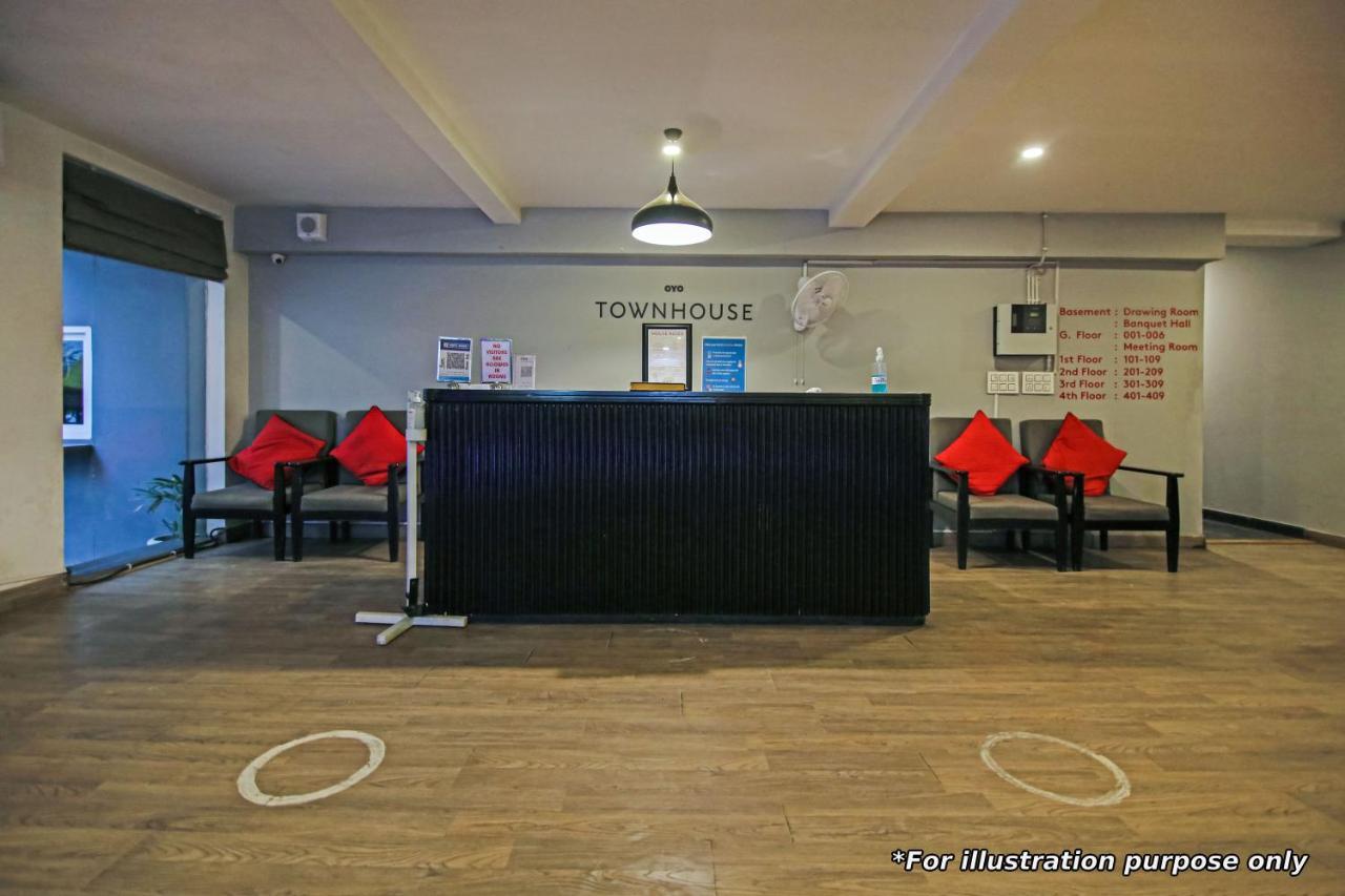 Townhouse Oak Hotel Vaibhav Σουράτ Εξωτερικό φωτογραφία